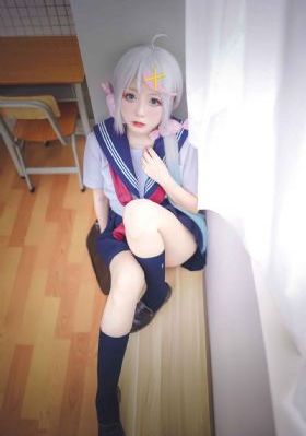 打烊后仅剩两人沙发